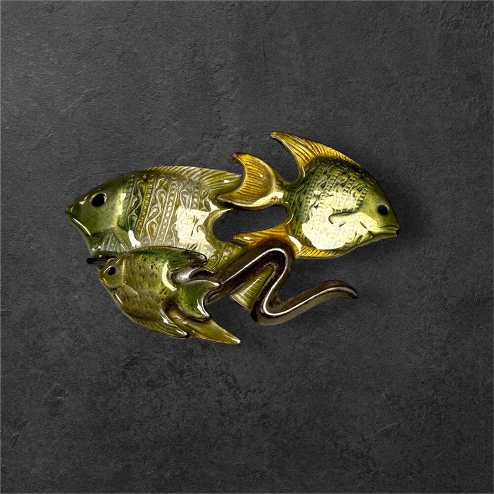 Vintage KC Enamel Angelfish Brooch-Green and gold tone-mid century fish Pin. - Picture 7 of 9
